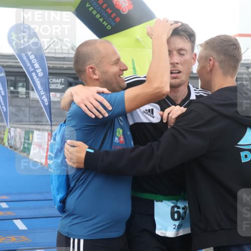 11.08.2024 - GEWOBA Citytriathlon Bremen Lena Gebhardt http://msf.ph/oto/6786013 11.08.2024 11:03:05 Ziel  meine-sportfotos.de