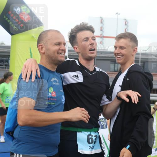 11.08.2024 - GEWOBA Citytriathlon Bremen Lena Gebhardt http://msf.ph/oto/6786021 11.08.2024 11:03:05 Ziel  meine-sportfotos.de