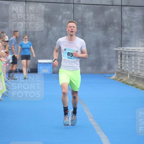 11.08.2024 - GEWOBA Citytriathlon Bremen Lena Gebhardt http://msf.ph/oto/6786045 11.08.2024 11:03:18 Ziel 65 meine-sportfotos.de