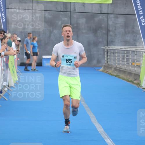 11.08.2024 - GEWOBA Citytriathlon Bremen Lena Gebhardt http://msf.ph/oto/6786058 11.08.2024 11:03:20 Ziel 65 meine-sportfotos.de