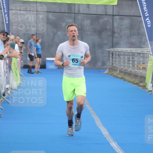 11.08.2024 - GEWOBA Citytriathlon Bremen Lena Gebhardt http://msf.ph/oto/6786061 11.08.2024 11:03:20 Ziel 65 meine-sportfotos.de