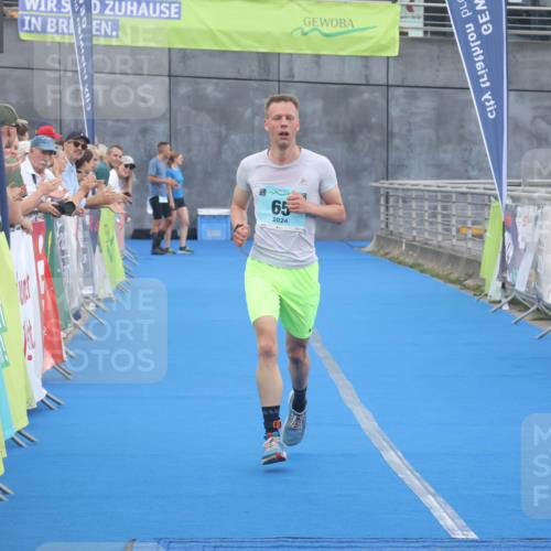 11.08.2024 - GEWOBA Citytriathlon Bremen Lena Gebhardt http://msf.ph/oto/6786066 11.08.2024 11:03:20 Ziel 65 meine-sportfotos.de