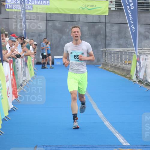 11.08.2024 - GEWOBA Citytriathlon Bremen Lena Gebhardt http://msf.ph/oto/6786069 11.08.2024 11:03:21 Ziel 65 meine-sportfotos.de