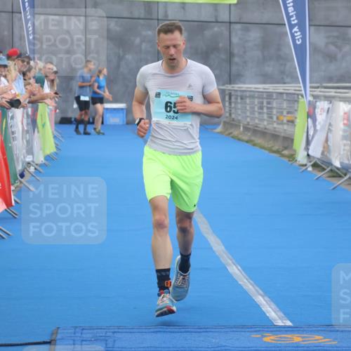 11.08.2024 - GEWOBA Citytriathlon Bremen Lena Gebhardt http://msf.ph/oto/6786072 11.08.2024 11:03:21 Ziel 65 meine-sportfotos.de