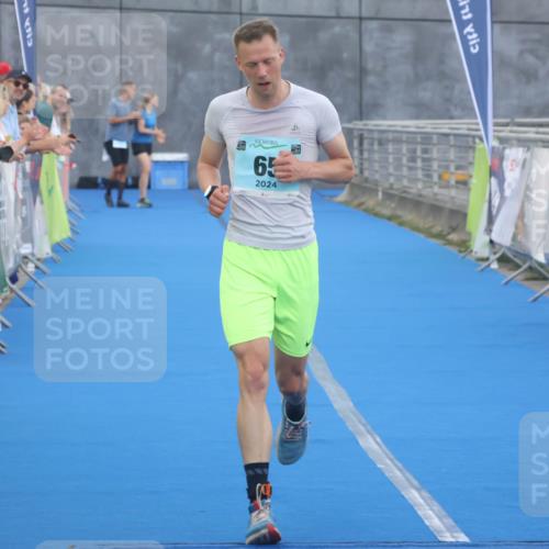 11.08.2024 - GEWOBA Citytriathlon Bremen Lena Gebhardt http://msf.ph/oto/6786074 11.08.2024 11:03:21 Ziel 65 meine-sportfotos.de