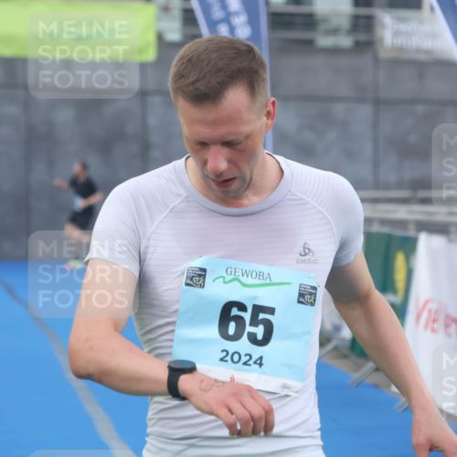 11.08.2024 - GEWOBA Citytriathlon Bremen Lena Gebhardt http://msf.ph/oto/6786101 11.08.2024 11:03:24 Ziel 65, 85 meine-sportfotos.de