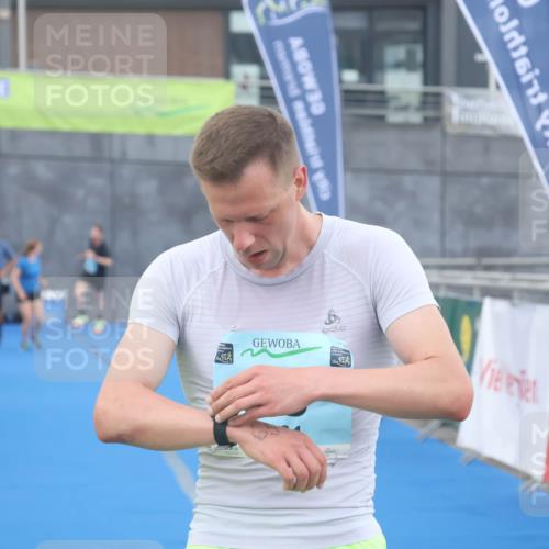 11.08.2024 - GEWOBA Citytriathlon Bremen Lena Gebhardt http://msf.ph/oto/6786107 11.08.2024 11:03:24 Ziel 65, 85 meine-sportfotos.de