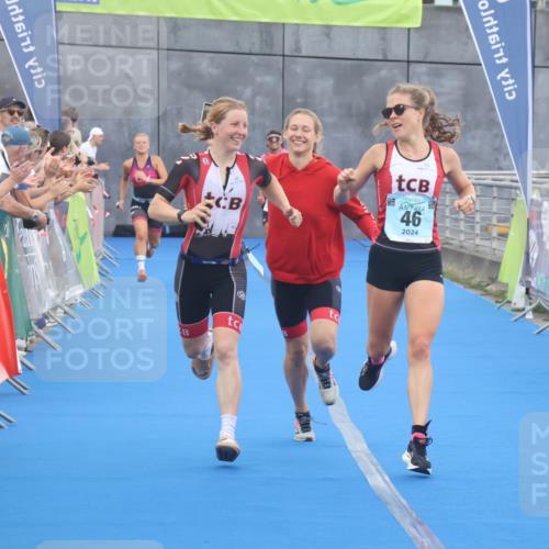 11.08.2024 - GEWOBA Citytriathlon Bremen Lena Gebhardt http://msf.ph/oto/6786270 11.08.2024 11:04:57 Ziel 46, 105 meine-sportfotos.de