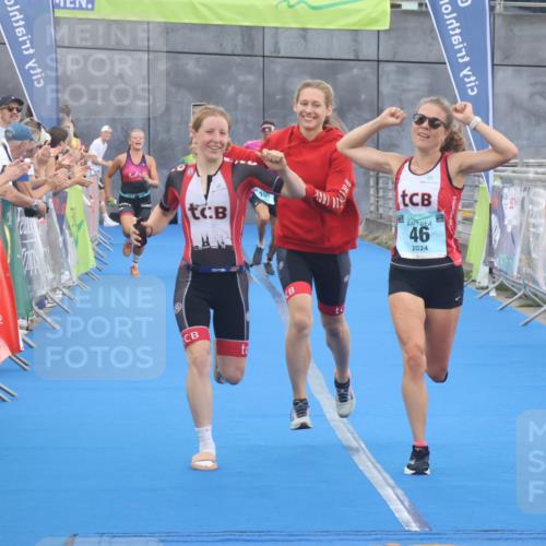11.08.2024 - GEWOBA Citytriathlon Bremen Lena Gebhardt http://msf.ph/oto/6786279 11.08.2024 11:04:58 Ziel 46, 105 meine-sportfotos.de