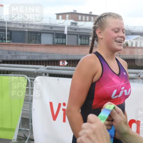 11.08.2024 - GEWOBA Citytriathlon Bremen Lena Gebhardt http://msf.ph/oto/6786414 11.08.2024 11:05:06 Ziel 46, 105 meine-sportfotos.de