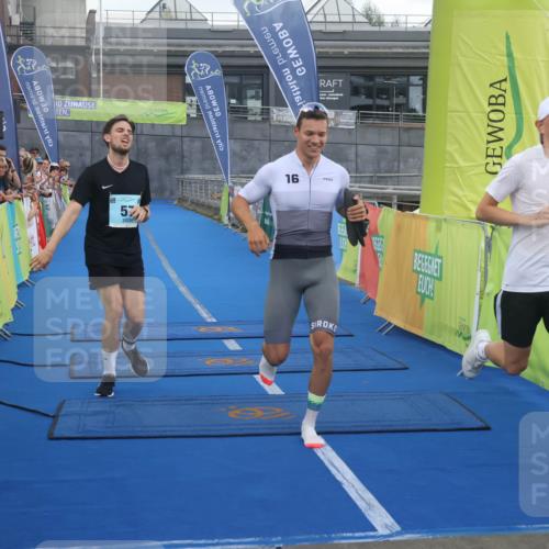 11.08.2024 - GEWOBA Citytriathlon Bremen Lena Gebhardt http://msf.ph/oto/6786435 11.08.2024 11:05:31 Ziel 57 meine-sportfotos.de