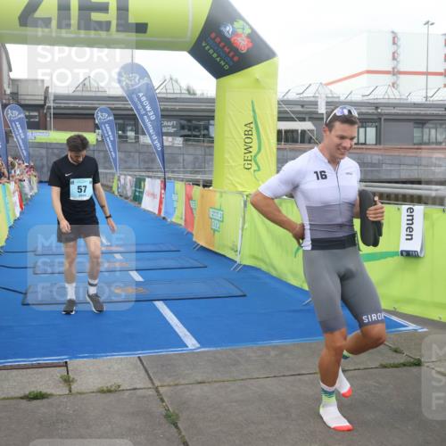 11.08.2024 - GEWOBA Citytriathlon Bremen Lena Gebhardt http://msf.ph/oto/6786453 11.08.2024 11:05:32 Ziel 57 meine-sportfotos.de
