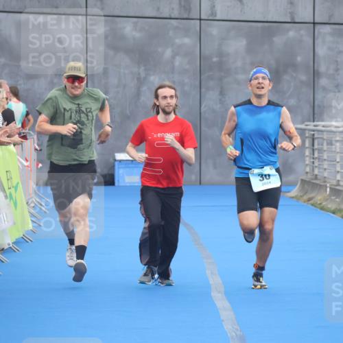 11.08.2024 - GEWOBA Citytriathlon Bremen Lena Gebhardt http://msf.ph/oto/6786475 11.08.2024 11:05:53 Ziel 30 meine-sportfotos.de