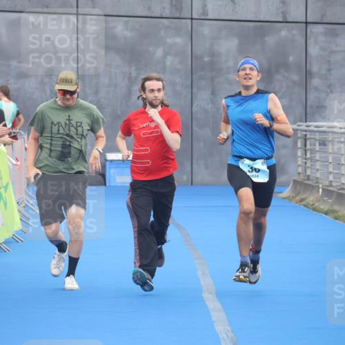 11.08.2024 - GEWOBA Citytriathlon Bremen Lena Gebhardt http://msf.ph/oto/6786481 11.08.2024 11:05:53 Ziel 30 meine-sportfotos.de