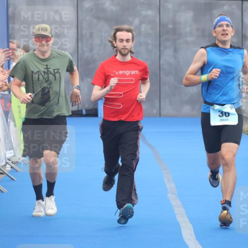 11.08.2024 - GEWOBA Citytriathlon Bremen Lena Gebhardt http://msf.ph/oto/6786486 11.08.2024 11:05:55 Ziel 30 meine-sportfotos.de