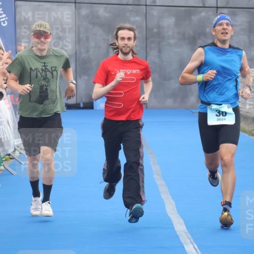 11.08.2024 - GEWOBA Citytriathlon Bremen Lena Gebhardt http://msf.ph/oto/6786489 11.08.2024 11:05:55 Ziel 30 meine-sportfotos.de