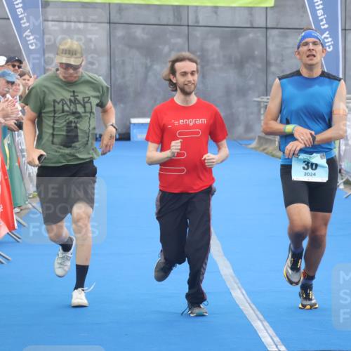 11.08.2024 - GEWOBA Citytriathlon Bremen Lena Gebhardt http://msf.ph/oto/6786502 11.08.2024 11:05:56 Ziel 30 meine-sportfotos.de