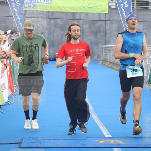 11.08.2024 - GEWOBA Citytriathlon Bremen Lena Gebhardt http://msf.ph/oto/6786514 11.08.2024 11:05:57 Ziel 30 meine-sportfotos.de