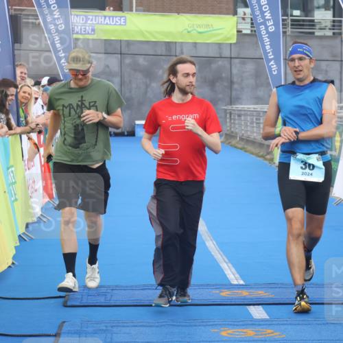 11.08.2024 - GEWOBA Citytriathlon Bremen Lena Gebhardt http://msf.ph/oto/6786517 11.08.2024 11:05:57 Ziel 30 meine-sportfotos.de