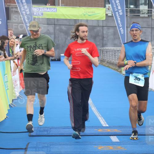 11.08.2024 - GEWOBA Citytriathlon Bremen Lena Gebhardt http://msf.ph/oto/6786520 11.08.2024 11:05:57 Ziel 30 meine-sportfotos.de