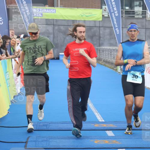 11.08.2024 - GEWOBA Citytriathlon Bremen Lena Gebhardt http://msf.ph/oto/6786521 11.08.2024 11:05:57 Ziel 30 meine-sportfotos.de