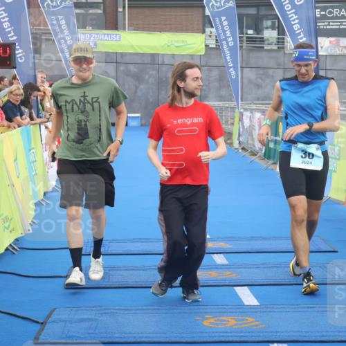 11.08.2024 - GEWOBA Citytriathlon Bremen Lena Gebhardt http://msf.ph/oto/6786527 11.08.2024 11:05:58 Ziel 30 meine-sportfotos.de