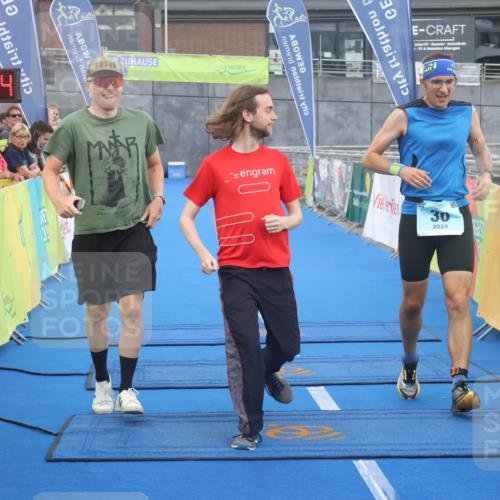 11.08.2024 - GEWOBA Citytriathlon Bremen Lena Gebhardt http://msf.ph/oto/6786533 11.08.2024 11:05:58 Ziel 30 meine-sportfotos.de