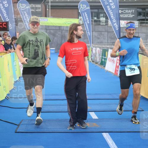 11.08.2024 - GEWOBA Citytriathlon Bremen Lena Gebhardt http://msf.ph/oto/6786539 11.08.2024 11:05:58 Ziel 30 meine-sportfotos.de