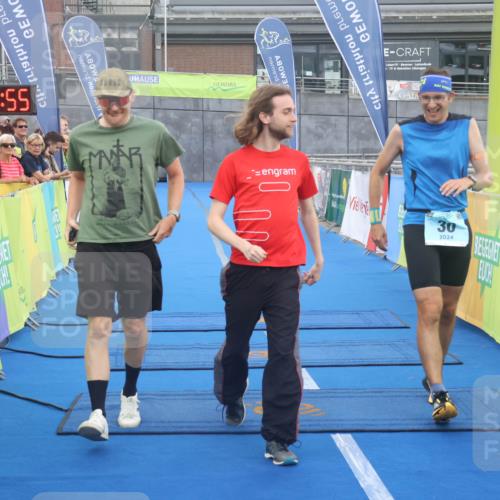 11.08.2024 - GEWOBA Citytriathlon Bremen Lena Gebhardt http://msf.ph/oto/6786542 11.08.2024 11:05:59 Ziel 30 meine-sportfotos.de