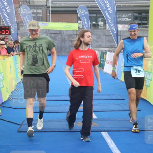 11.08.2024 - GEWOBA Citytriathlon Bremen Lena Gebhardt http://msf.ph/oto/6786545 11.08.2024 11:05:59 Ziel 30 meine-sportfotos.de