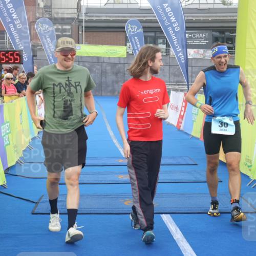 11.08.2024 - GEWOBA Citytriathlon Bremen Lena Gebhardt http://msf.ph/oto/6786548 11.08.2024 11:05:59 Ziel 30 meine-sportfotos.de