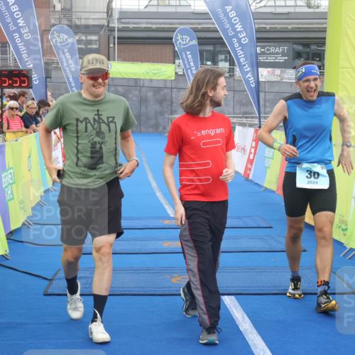 11.08.2024 - GEWOBA Citytriathlon Bremen Lena Gebhardt http://msf.ph/oto/6786551 11.08.2024 11:05:59 Ziel 30 meine-sportfotos.de