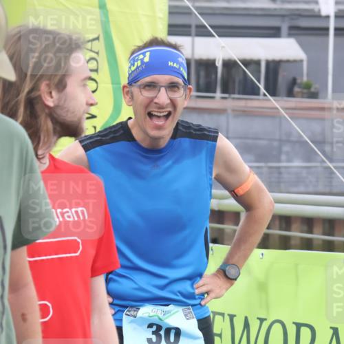 11.08.2024 - GEWOBA Citytriathlon Bremen Lena Gebhardt http://msf.ph/oto/6786560 11.08.2024 11:06:01 Ziel 30 meine-sportfotos.de