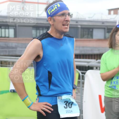11.08.2024 - GEWOBA Citytriathlon Bremen Lena Gebhardt http://msf.ph/oto/6786568 11.08.2024 11:06:03 Ziel 30 meine-sportfotos.de