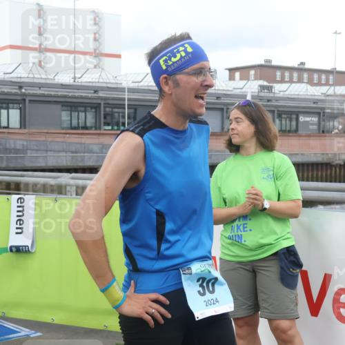 11.08.2024 - GEWOBA Citytriathlon Bremen Lena Gebhardt http://msf.ph/oto/6786571 11.08.2024 11:06:04 Ziel 30 meine-sportfotos.de