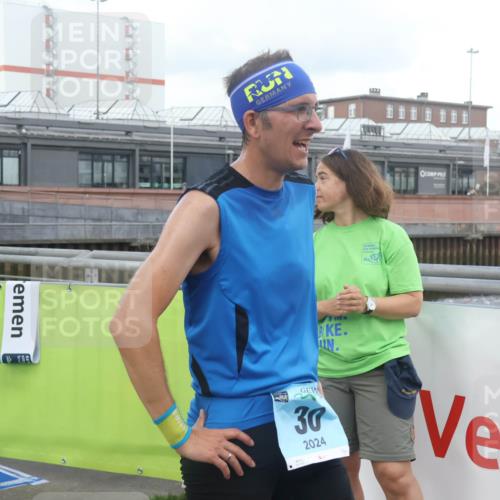 11.08.2024 - GEWOBA Citytriathlon Bremen Lena Gebhardt http://msf.ph/oto/6786574 11.08.2024 11:06:04 Ziel 30 meine-sportfotos.de