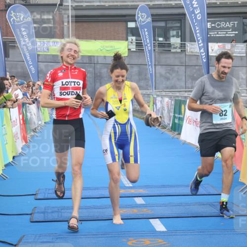 11.08.2024 - GEWOBA Citytriathlon Bremen Lena Gebhardt http://msf.ph/oto/6786615 11.08.2024 11:09:10 Ziel 82 meine-sportfotos.de