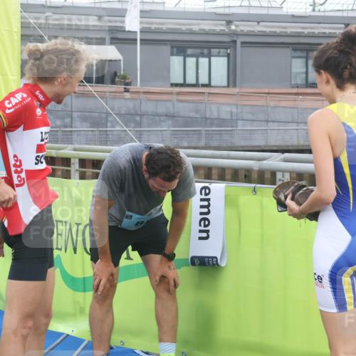 11.08.2024 - GEWOBA Citytriathlon Bremen Lena Gebhardt http://msf.ph/oto/6786639 11.08.2024 11:09:20 Ziel  meine-sportfotos.de