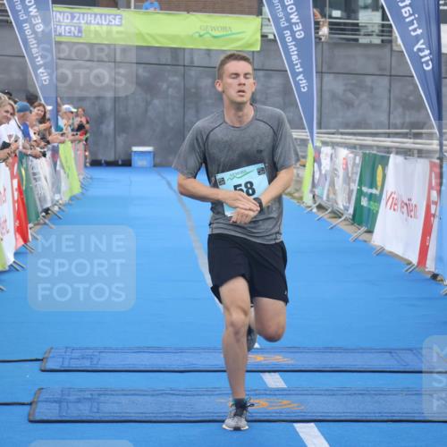 11.08.2024 - GEWOBA Citytriathlon Bremen Lena Gebhardt http://msf.ph/oto/6786714 11.08.2024 11:10:02 Ziel 58, 62 meine-sportfotos.de