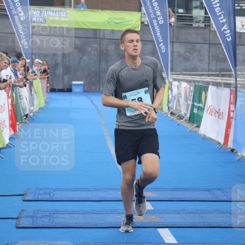 11.08.2024 - GEWOBA Citytriathlon Bremen Lena Gebhardt http://msf.ph/oto/6786715 11.08.2024 11:10:02 Ziel 58, 62 meine-sportfotos.de