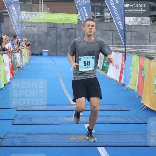 11.08.2024 - GEWOBA Citytriathlon Bremen Lena Gebhardt http://msf.ph/oto/6786718 11.08.2024 11:10:03 Ziel 58 meine-sportfotos.de