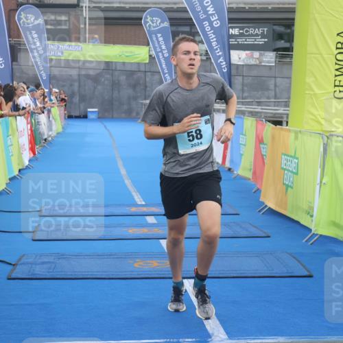 11.08.2024 - GEWOBA Citytriathlon Bremen Lena Gebhardt http://msf.ph/oto/6786723 11.08.2024 11:10:03 Ziel 58 meine-sportfotos.de