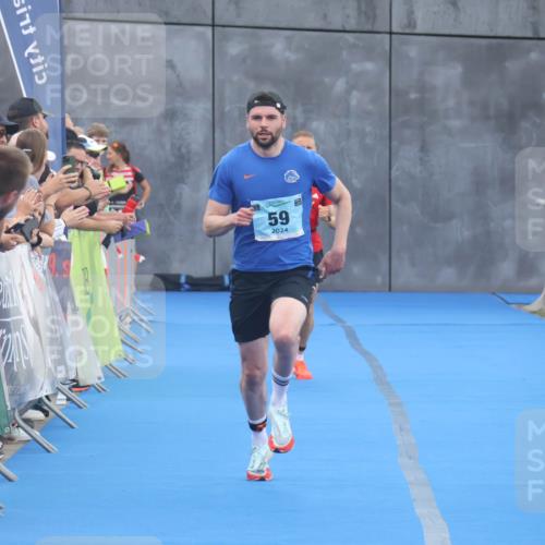 11.08.2024 - GEWOBA Citytriathlon Bremen Lena Gebhardt http://msf.ph/oto/6786735 11.08.2024 11:10:57 Ziel 22, 59 meine-sportfotos.de