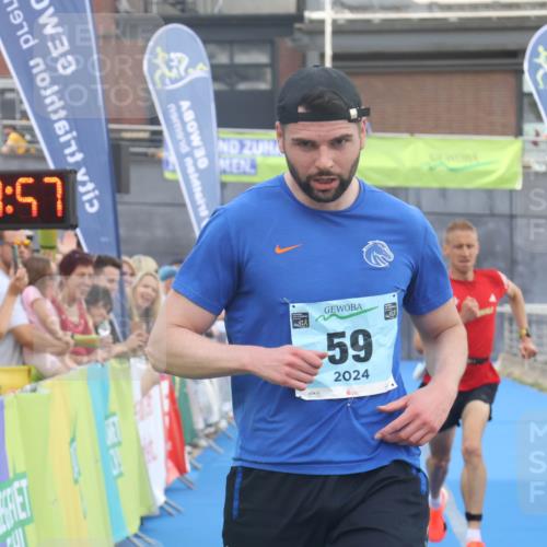 11.08.2024 - GEWOBA Citytriathlon Bremen Lena Gebhardt http://msf.ph/oto/6786763 11.08.2024 11:11:00 Ziel 22, 59 meine-sportfotos.de