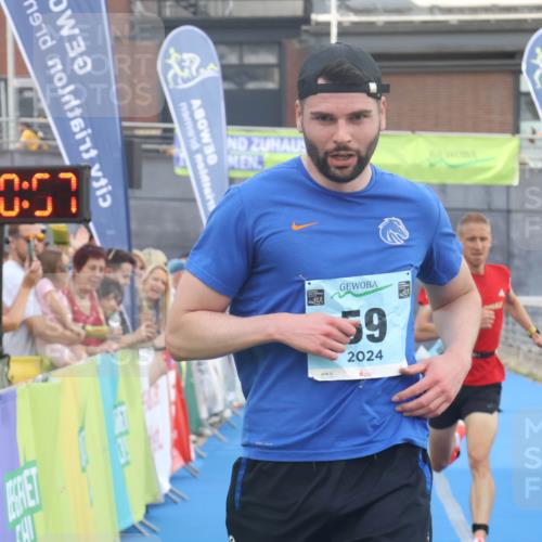 11.08.2024 - GEWOBA Citytriathlon Bremen Lena Gebhardt http://msf.ph/oto/6786765 11.08.2024 11:11:00 Ziel 22, 59 meine-sportfotos.de