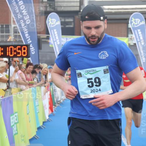 11.08.2024 - GEWOBA Citytriathlon Bremen Lena Gebhardt http://msf.ph/oto/6786770 11.08.2024 11:11:01 Ziel 22, 59 meine-sportfotos.de