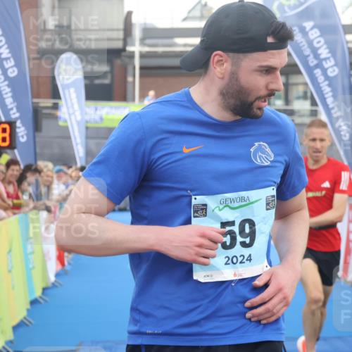 11.08.2024 - GEWOBA Citytriathlon Bremen Lena Gebhardt http://msf.ph/oto/6786773 11.08.2024 11:11:01 Ziel 22, 59 meine-sportfotos.de