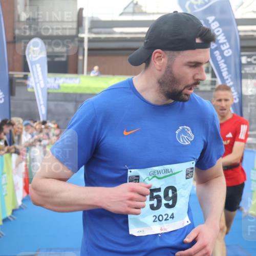 11.08.2024 - GEWOBA Citytriathlon Bremen Lena Gebhardt http://msf.ph/oto/6786775 11.08.2024 11:11:01 Ziel 22, 59 meine-sportfotos.de