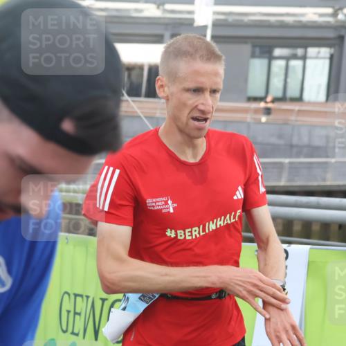 11.08.2024 - GEWOBA Citytriathlon Bremen Lena Gebhardt http://msf.ph/oto/6786776 11.08.2024 11:11:02 Ziel 22, 59 meine-sportfotos.de