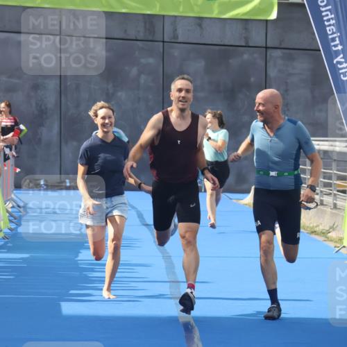 11.08.2024 - GEWOBA Citytriathlon Bremen Lena Gebhardt http://msf.ph/oto/6786781 11.08.2024 11:11:39 Ziel 91, 92 meine-sportfotos.de